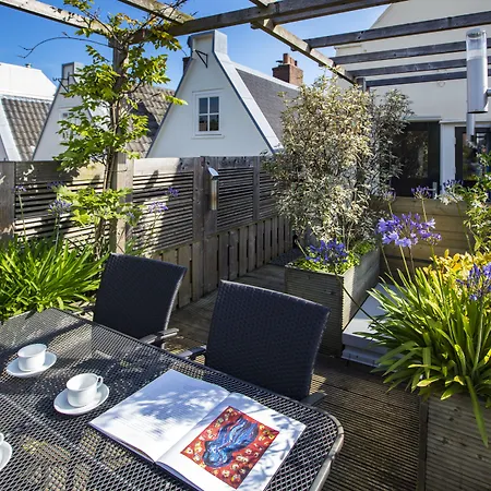 Dutch Masters Short Διαμέρισμα