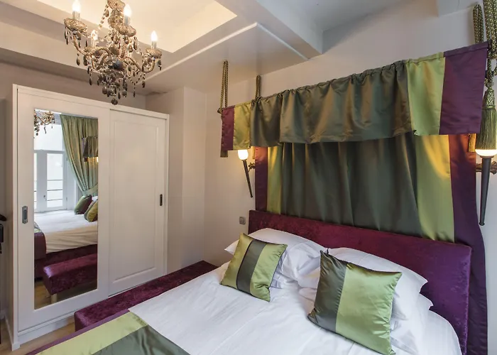 Dutch Masters Short *