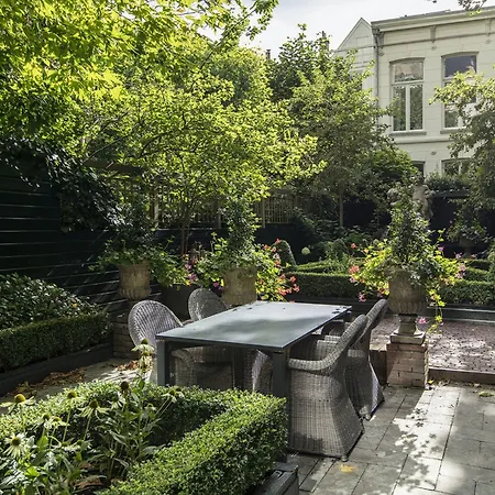 Dutch Masters Short Apartman *