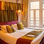 Dutch Masters Short Apartamento