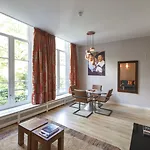 Dutch Masters Short Apartamento