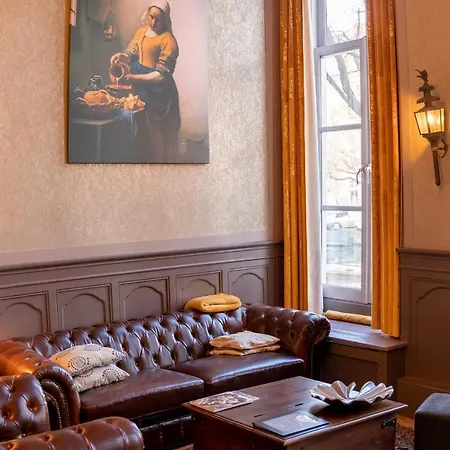 Apartment Dutch Masters Short