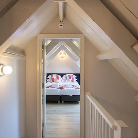 Apartment Dutch Masters Short *