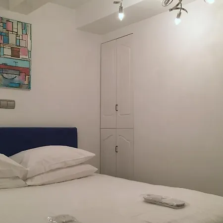 Dutch Masters Short Apartment