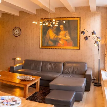 Dutch Masters Short Apartment
