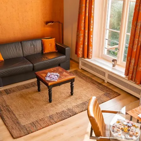 Dutch Masters Short Apartment