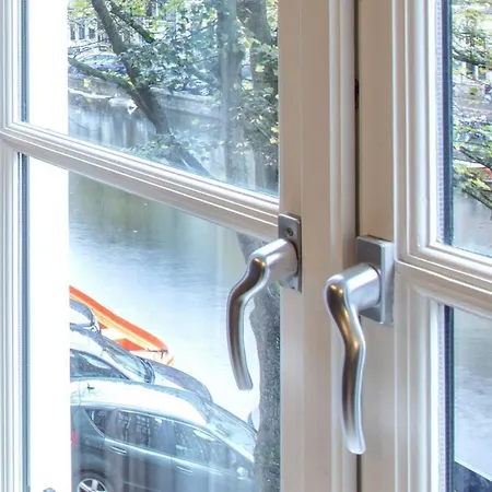 Dutch Masters Short Apartment *