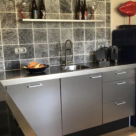 Dutch Masters Short Apartment