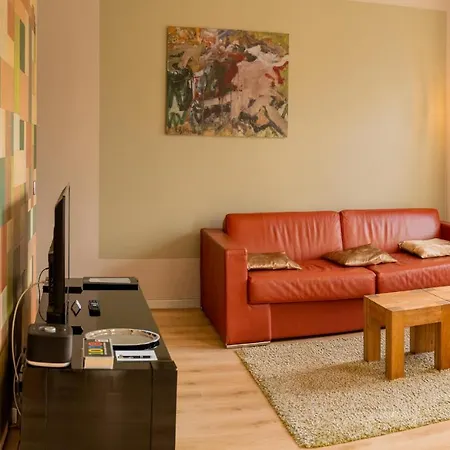 Dutch Masters Short Apartment *