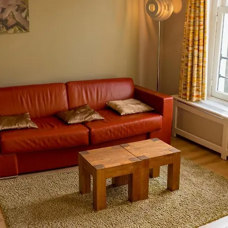 Dutch Masters Short Apartment