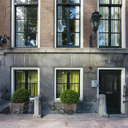 Apartment Dutch Masters Short *