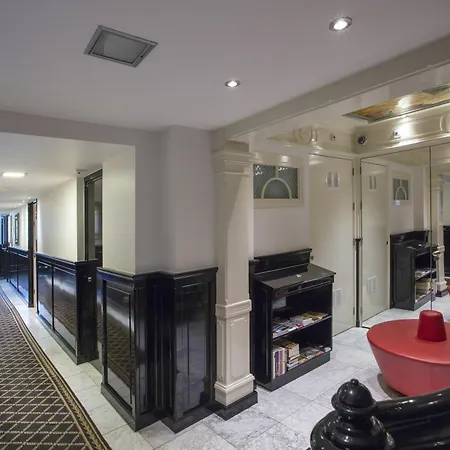 Dutch Masters Short Apartment *