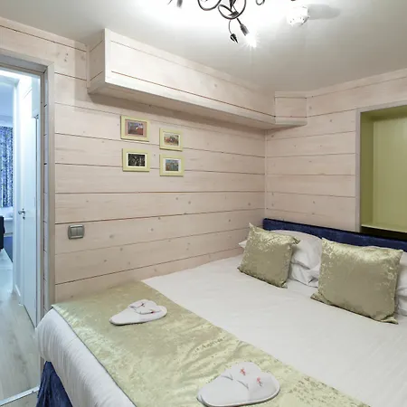 Dutch Masters Short Apartment